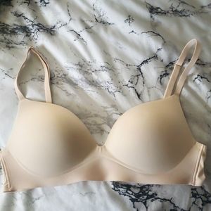Victoria's Secret Wireless Push Up bra